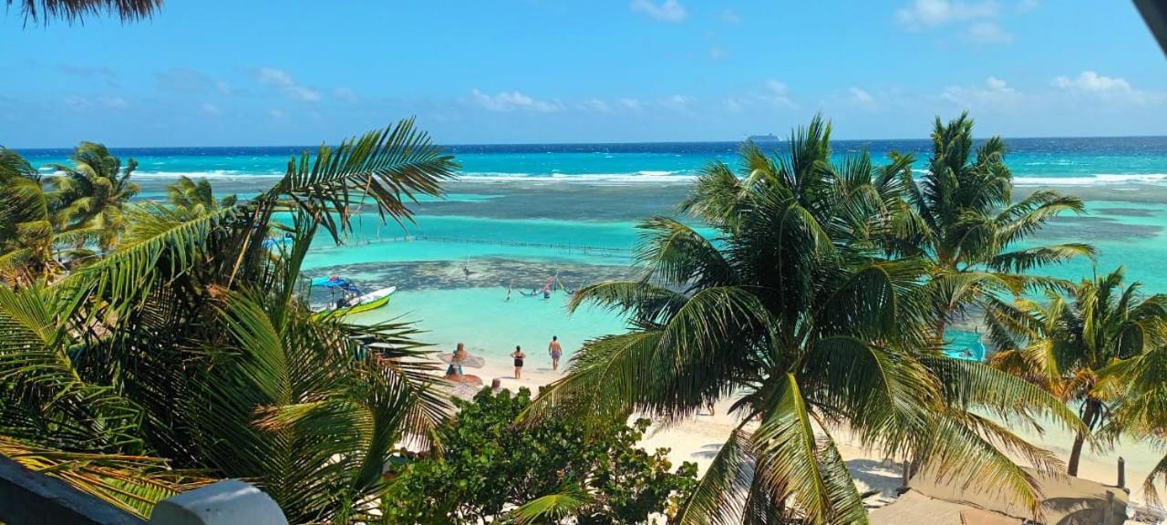 Hotel Blue Reef Frente Al Mar Mahahual Bagian luar foto